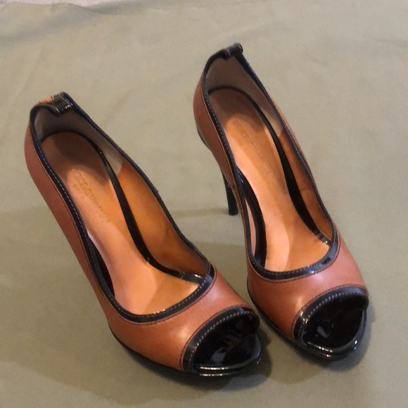 Authentic Dolce Gabbana Vero cuoio  leather Heels. Size  (39”)  9.” - Picture 4 of 16